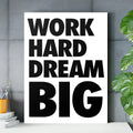 Arbeit hart, träume groß Motivationsbild mit Zitat