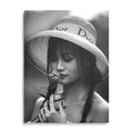 Dior Frau modernes Modebild